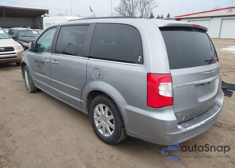 2015 Chrysler Town & Country Touring z USA, uszkodzony, nr VIN 2C4RC1BG5FR709102
